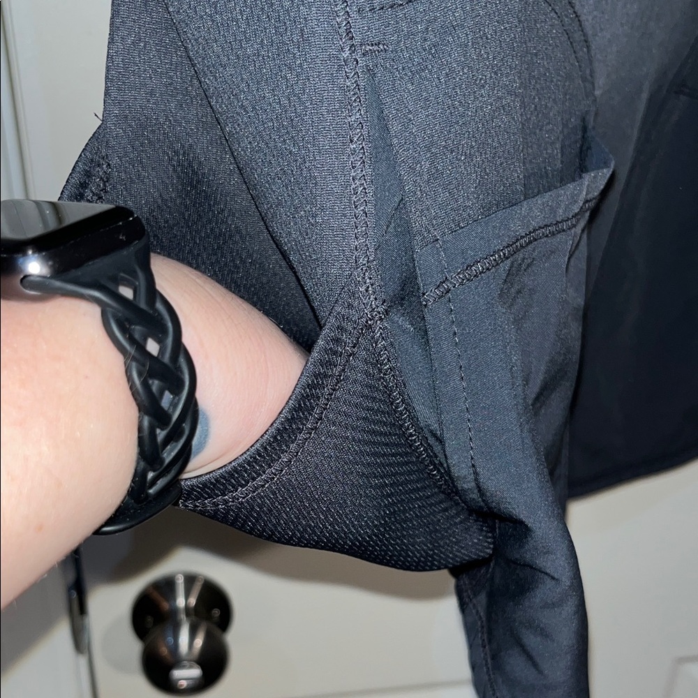 Woman’s scrub shirt - Picture 6 of 7